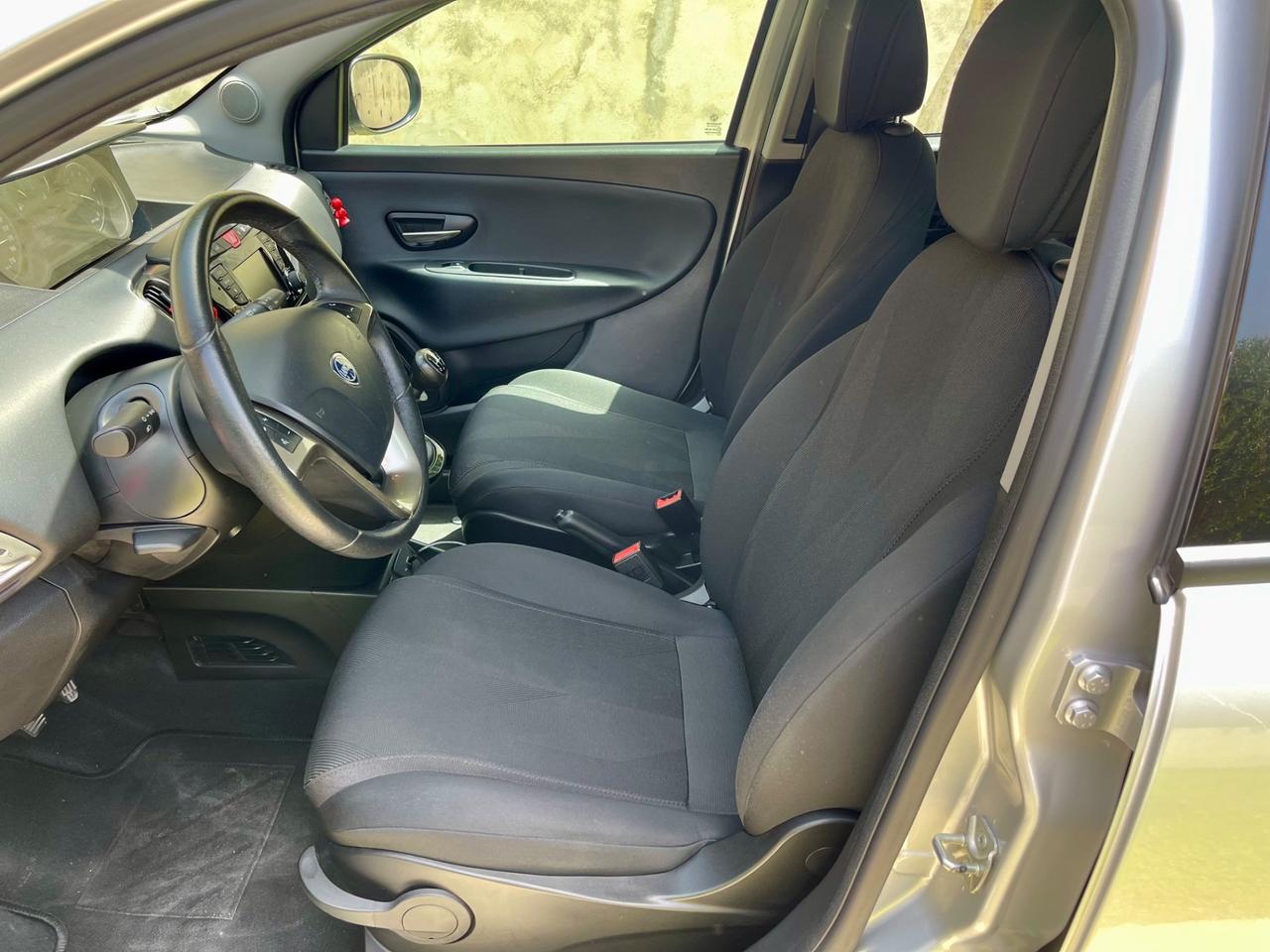 Lancia Ypsilon 1.2 69 CV 5 porte 56000 km
