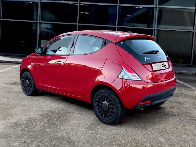 Lancia Ypsilon 5 Porte 1.0 hybrid Gold s&s 70cv ADATTA NEOPATENTATI