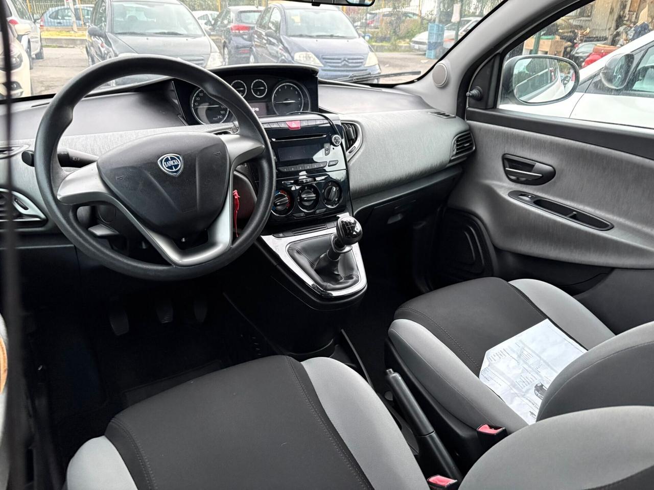Lancia Ypsilon 1.2 69 CV 5 porte S&S Silver