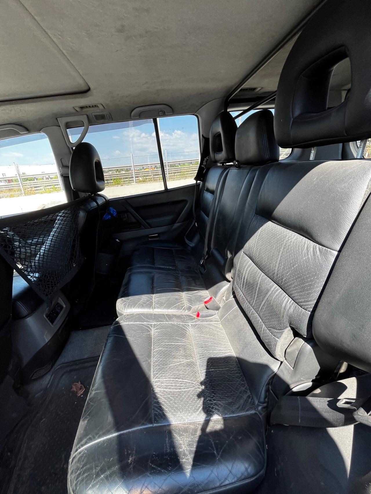 VENDO 2 Mitsubishi Pajero 3.2 16V DI-D 5p. GLX