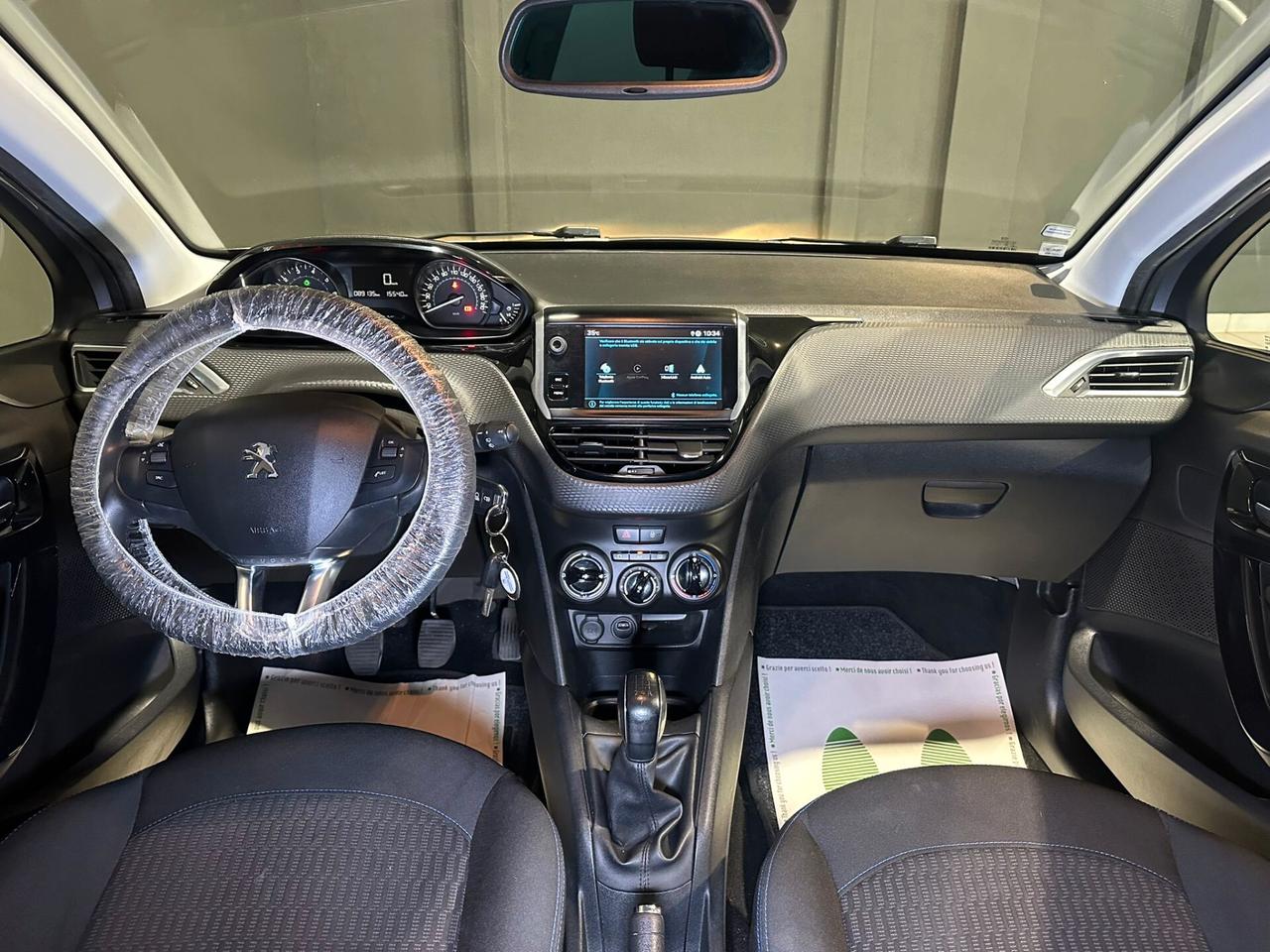 Peugeot 208 PureTech 82 S&S 5P Signature