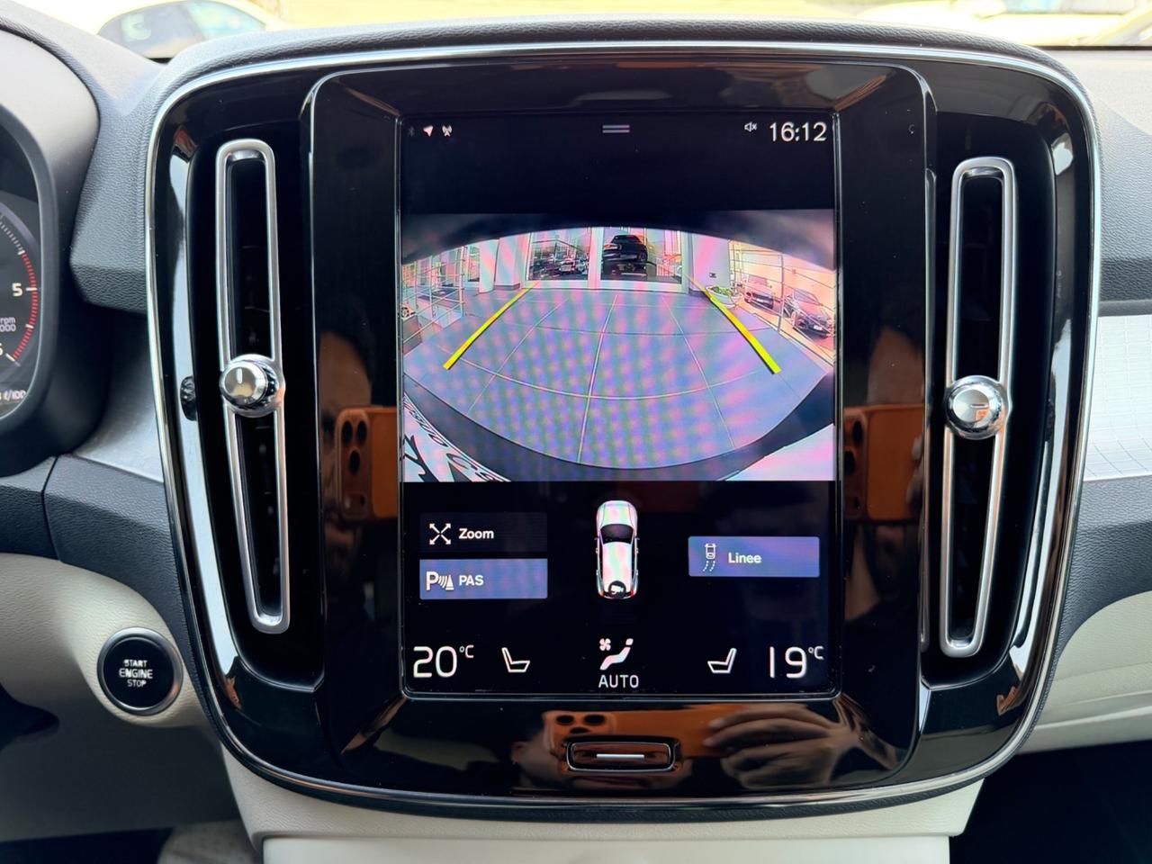 Volvo XC40 D3 AWD Geartronic Momentum in garanzia