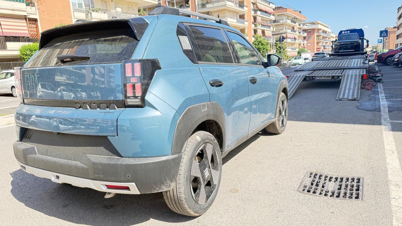Fiat Grande Panda 1.2 Hybrid 110 CV S&S La Prima LED NAVI KAMERA CERCHI 17 BLUETOOTH