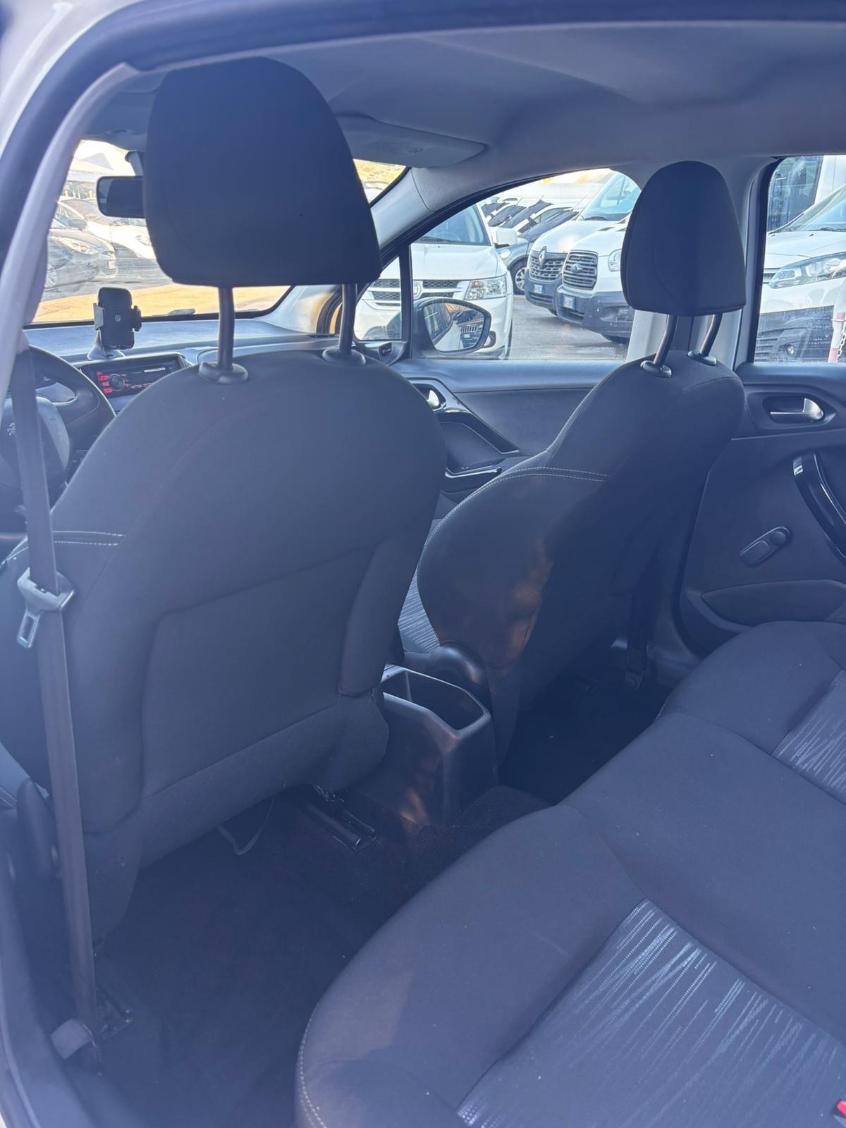 Peugeot 208 1.4 HDi 68 CV 5 porte Allure