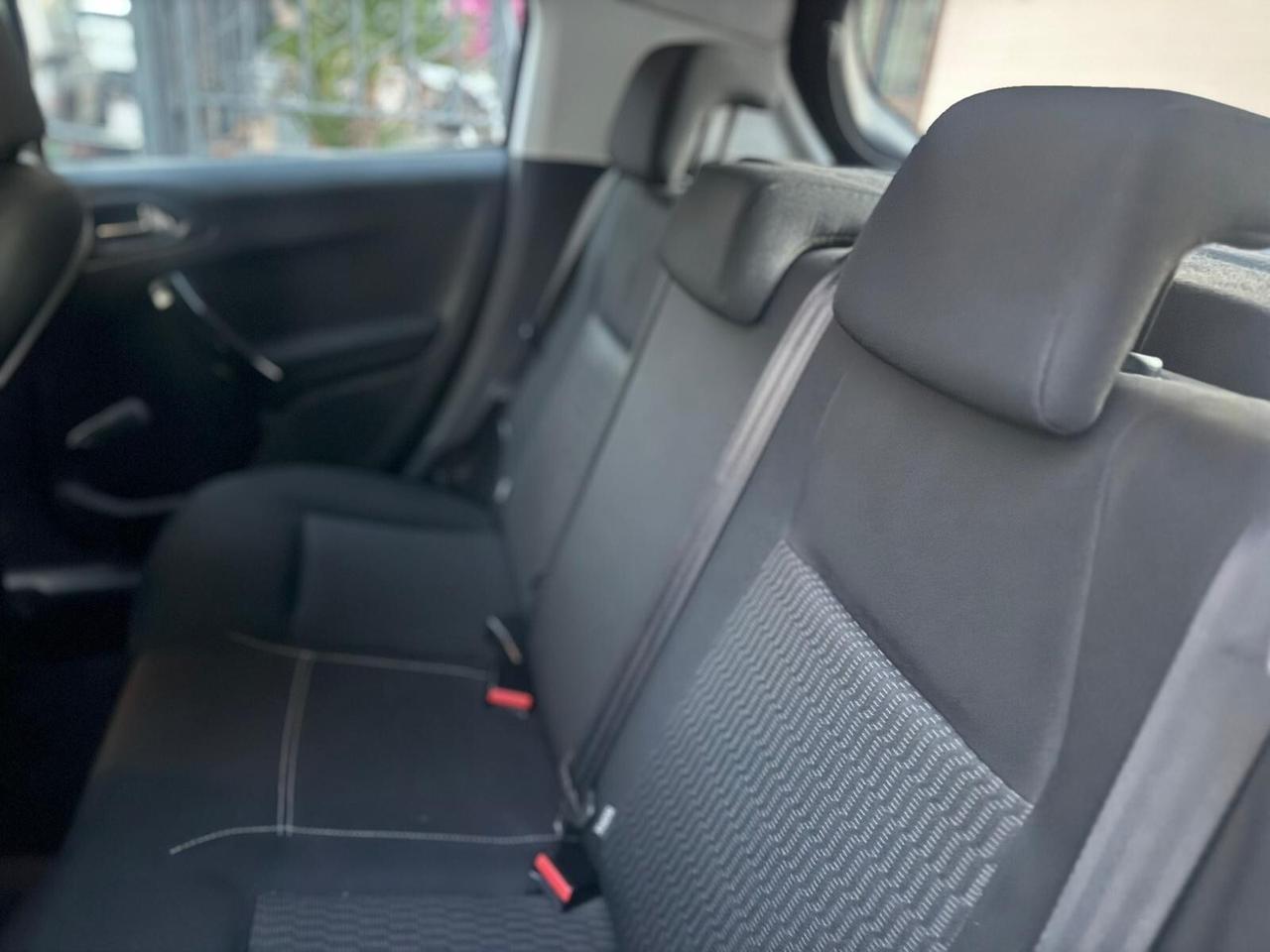 Peugeot 208 PureTech 82 5p. GPL Allure