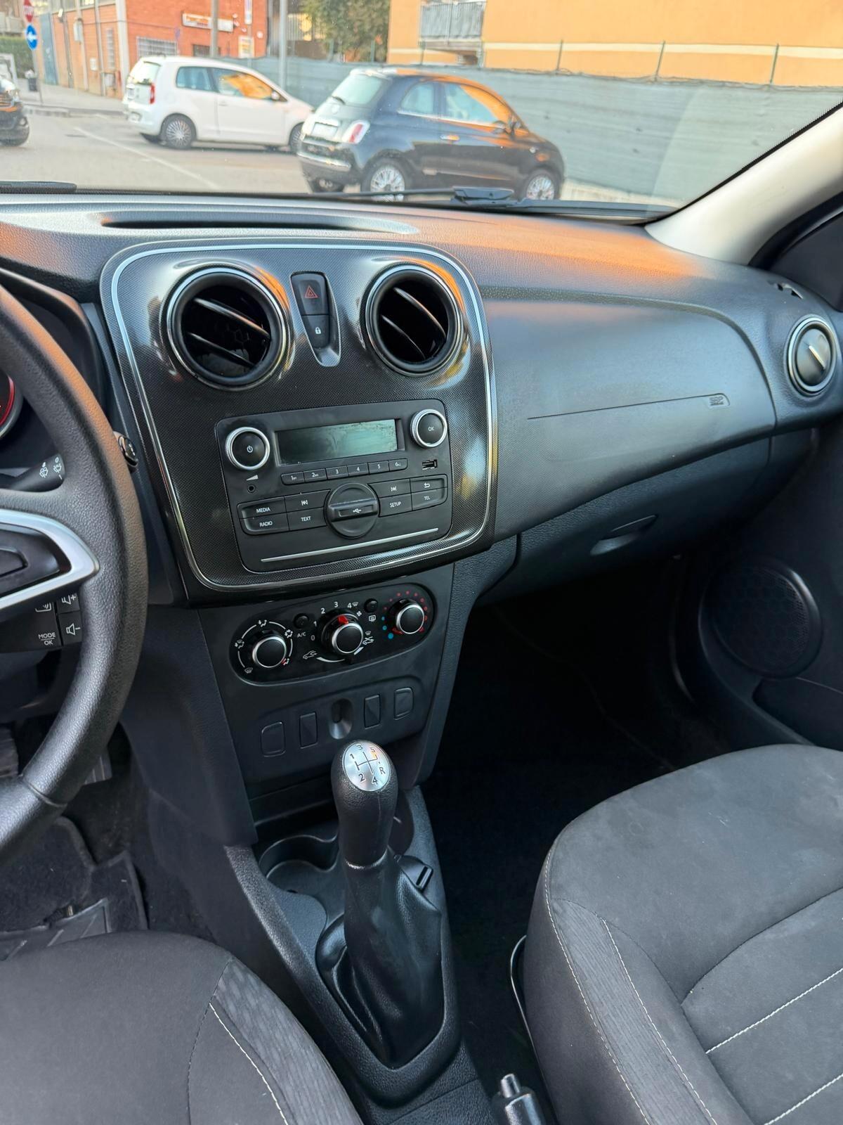 Dacia Sandero 1.0 - NEOPATENTATI - 12 MESI DI GARANZIA -