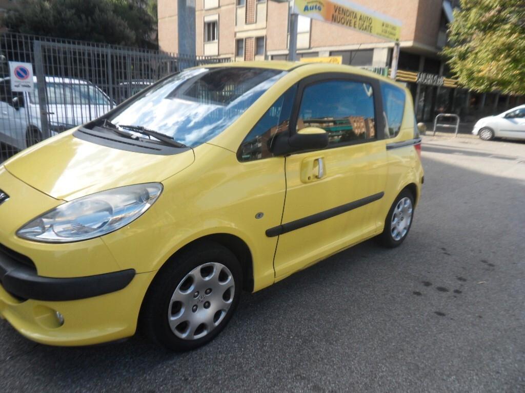 Peugeot 1007 1.4 Happy