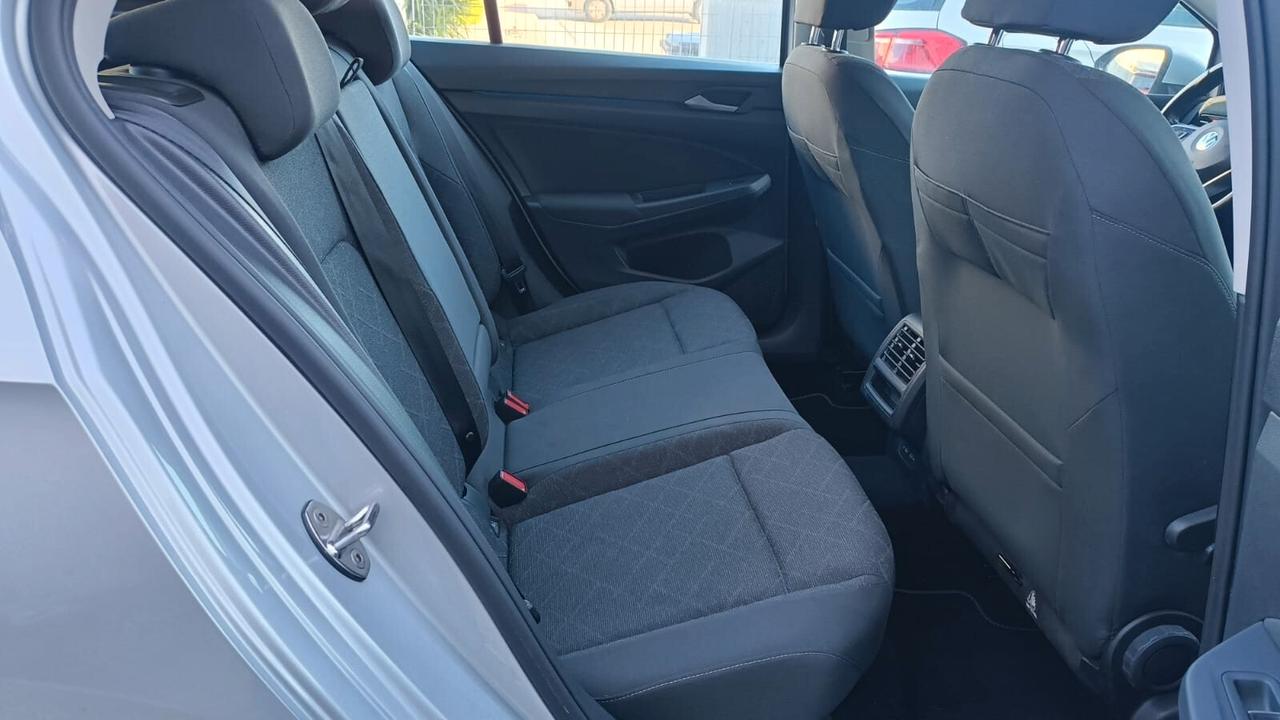 Volkswagen Golf 8 2.0 TDI 115 CV SCR Life