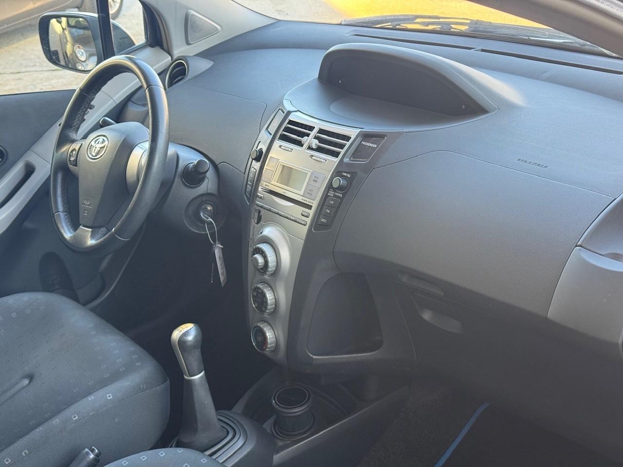 Toyota Yaris 1.0 5 porte Sol ok neopatentati