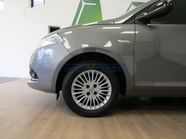 LANCIA Ypsilon 1.2 69 CV 5 porte NEOPATENTATI
