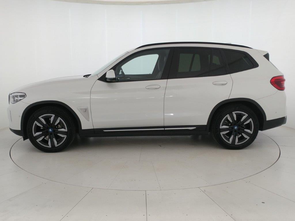 BMW iX3 BEV Impressive