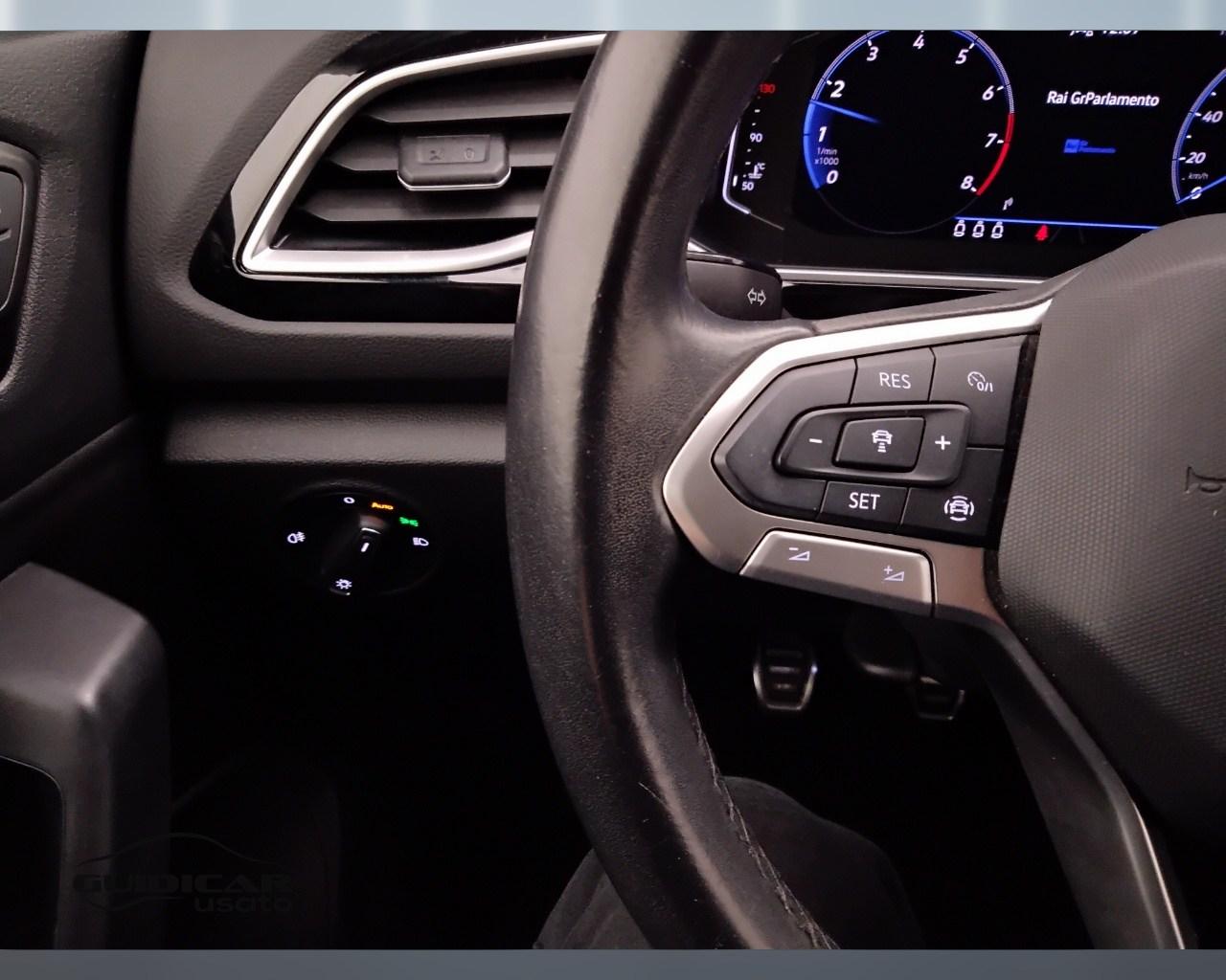 VOLKSWAGEN T-Roc I 2022 - T-Roc 1.0 tsi R-Line 110cv