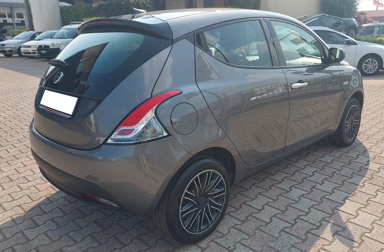 Lancia Ypsilon 1.0 FireFly 5 porte S&S Hybrid Silver Plus