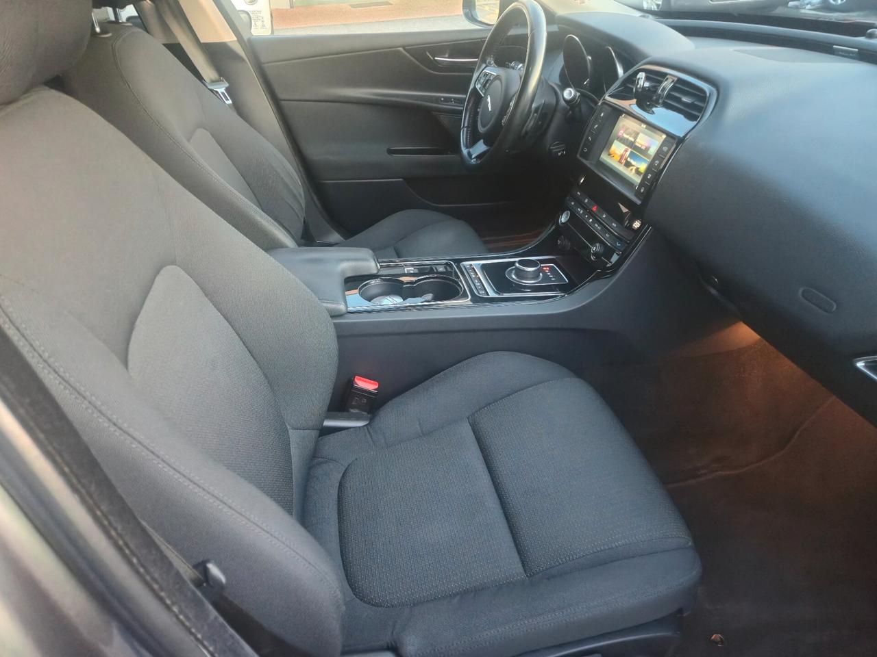 Jaguar XE 2.0 D Turbo 180CV Portfolio