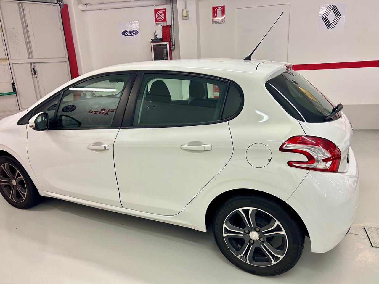 Peugeot 208 PureTech 82 5 porte Allure