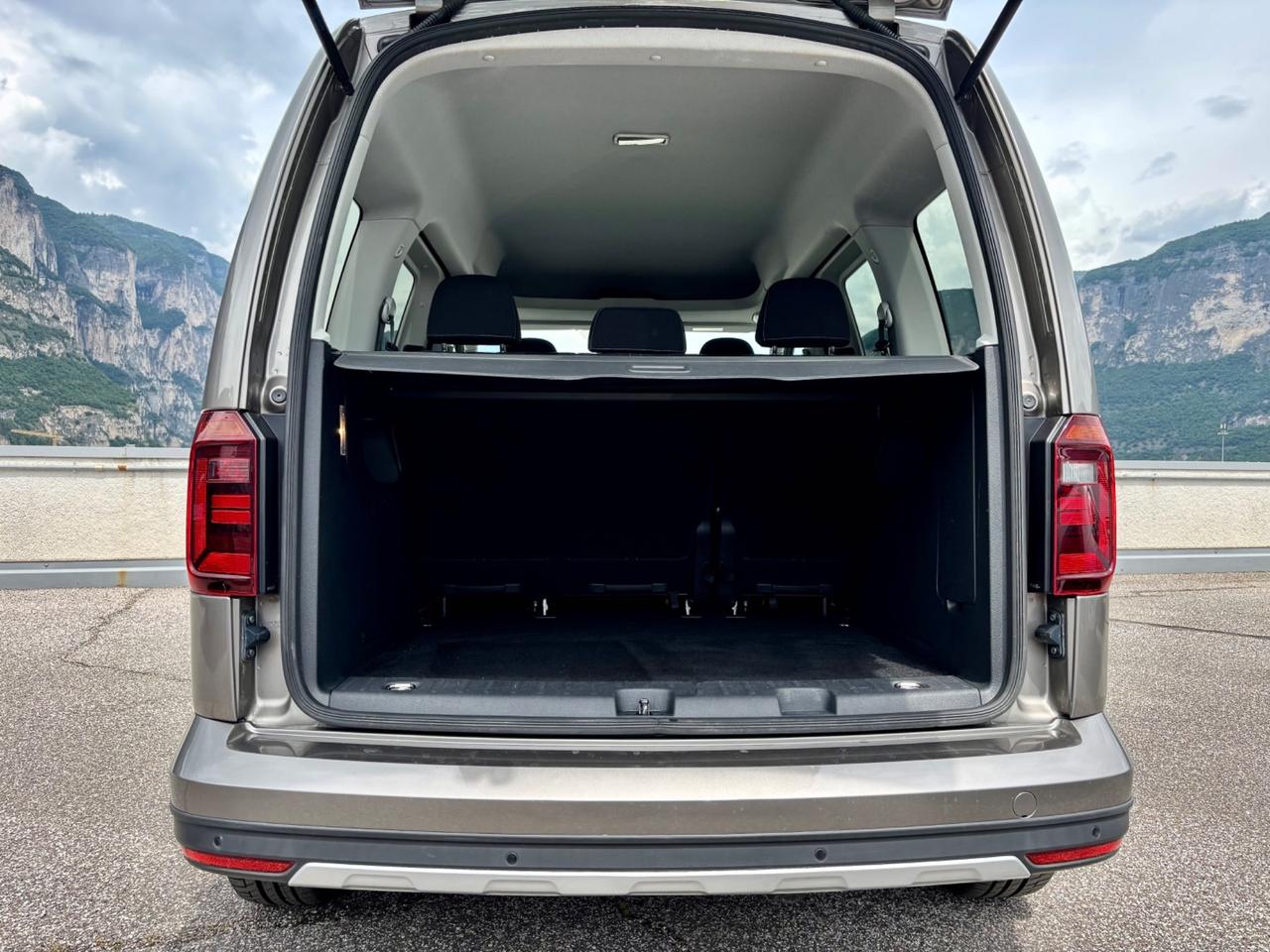 Volkswagen Caddy 2.0 TDI 150 CV Alltrack "Gancio/WinterPack3/Webasto"
