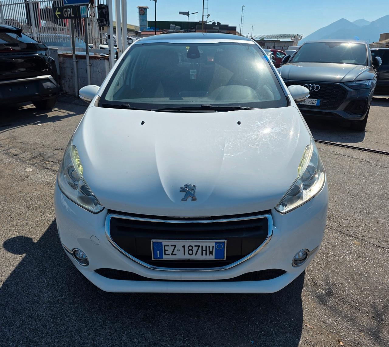 Peugeot 208 1.4 HDi 68 CV 5 porte Allure