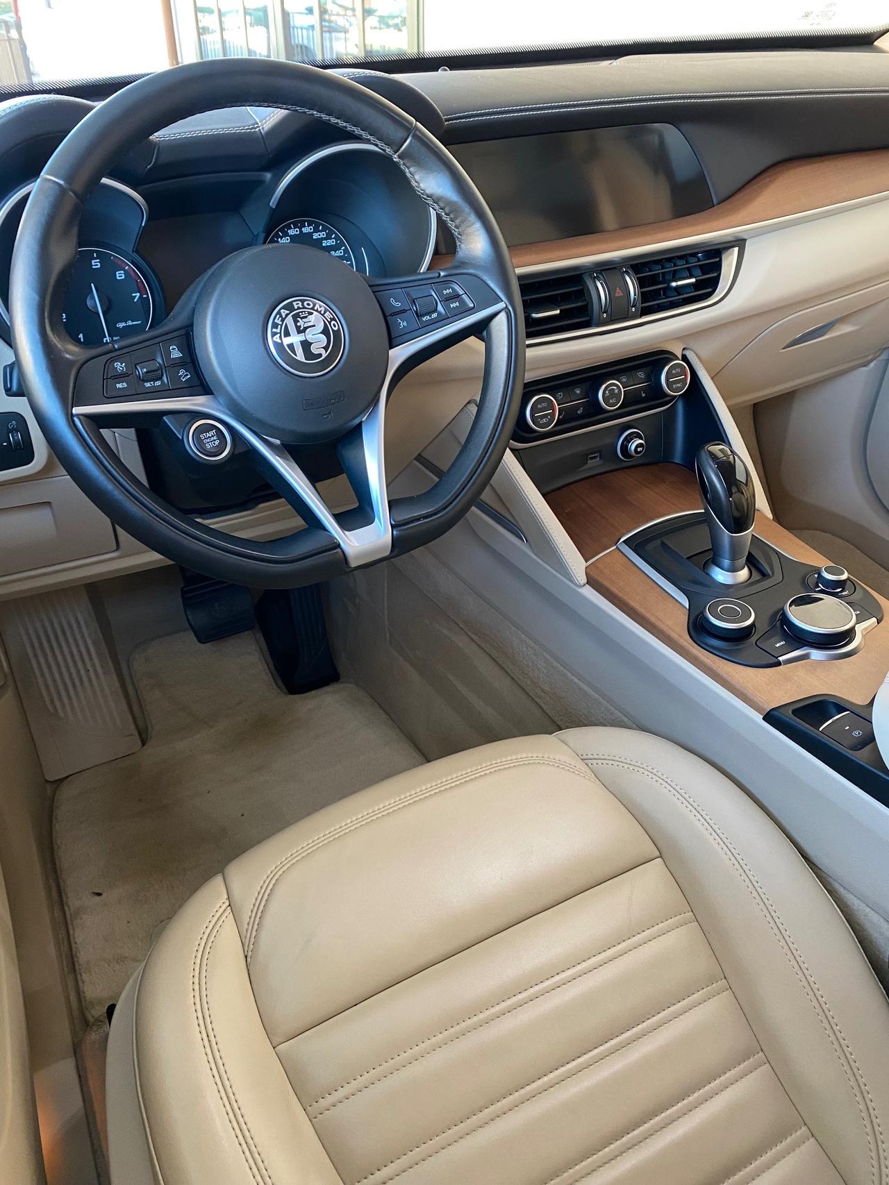 Alfa Romeo Stelvio 2.0 t Executive Q4 200cv auto my19