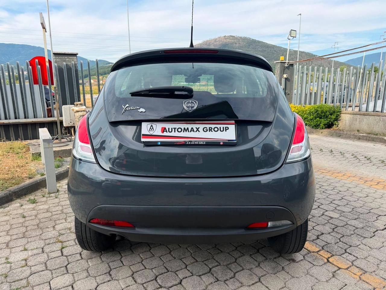 Lancia Ypsilon 0.9 TwinAir 85 CV 5 porte Metano Ecochic Elle