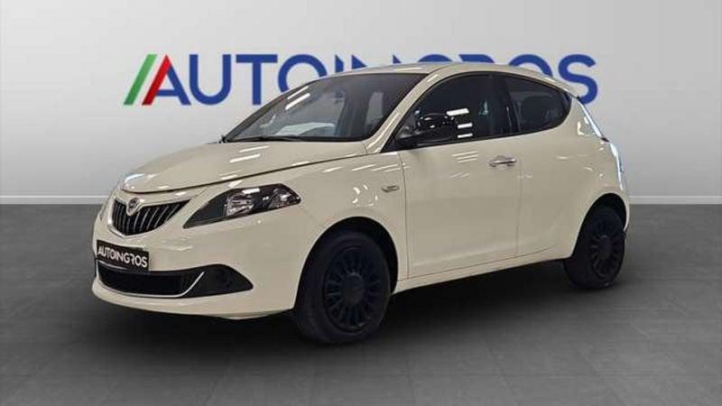Lancia Ypsilon 1.0 FireFly Hybrid Silver