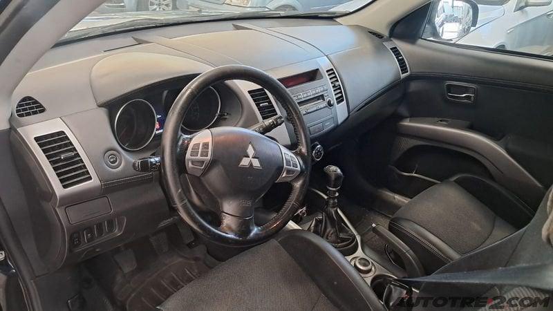 Mitsubishi Outlander Outlander 2.2 DI-D Intense DPF