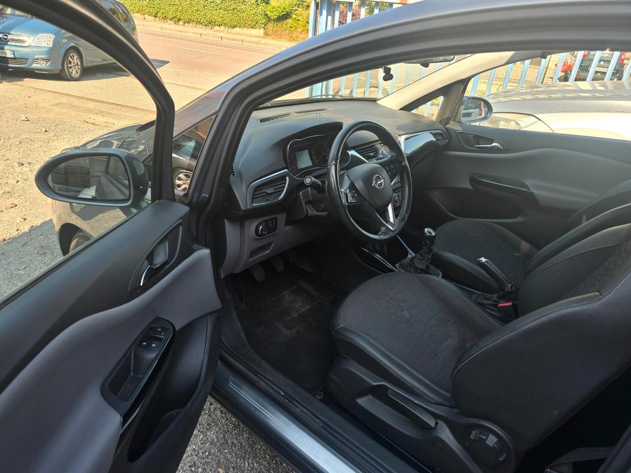 Opel Corsa 1.2 Coupé b-Color