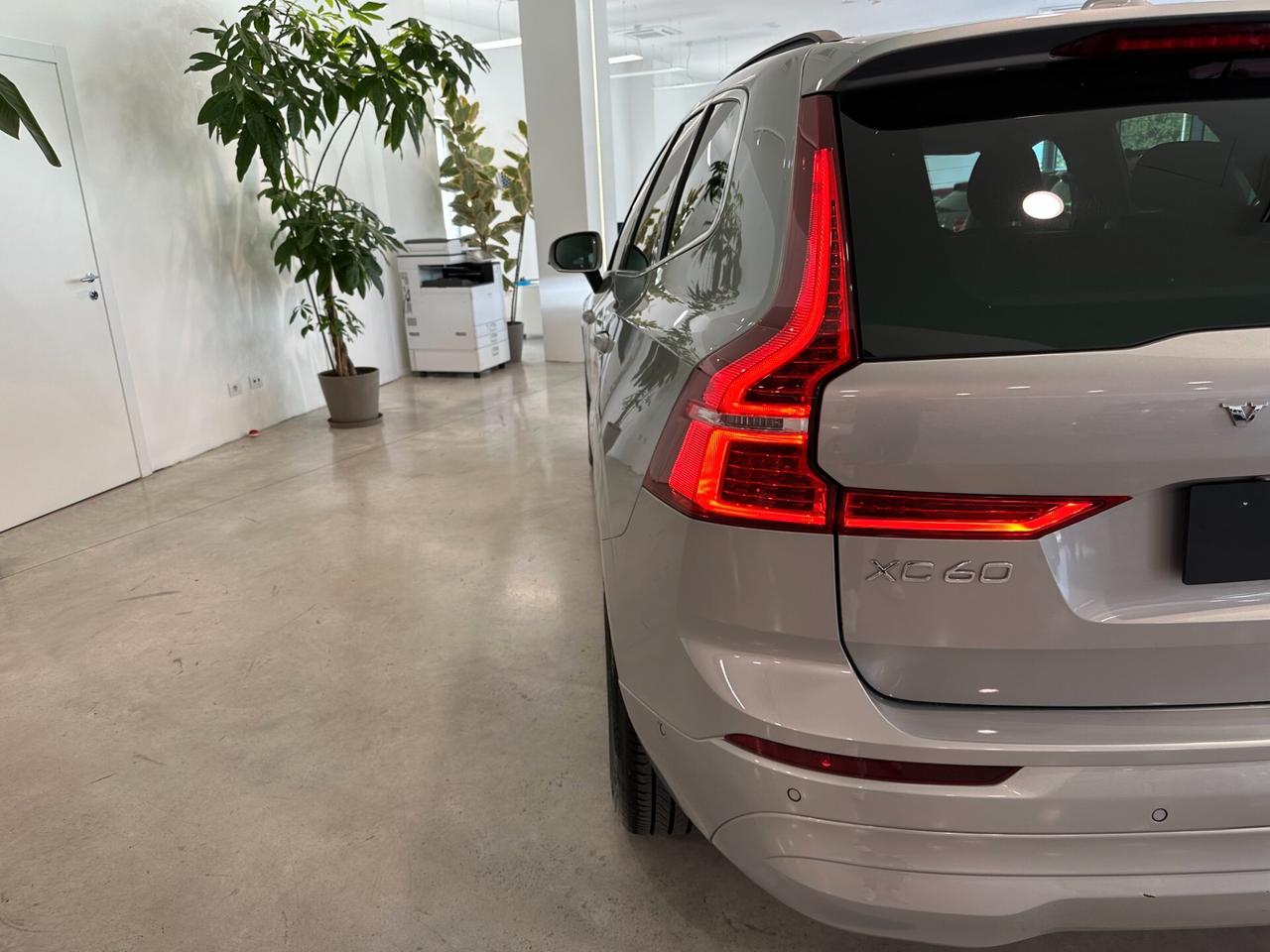 Volvo XC60 B4 (d) AWD Geartronic Momentum VAN