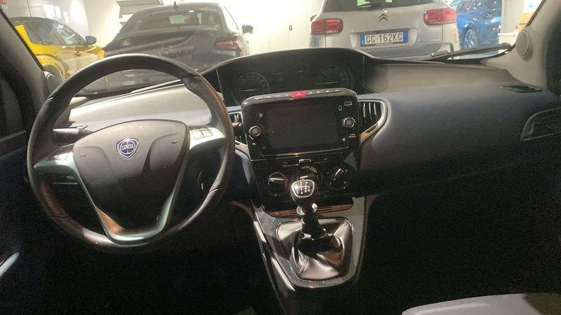 Lancia Ypsilon Ypsilon 1.0 FireFly 5 porte S&S Hybrid Platino