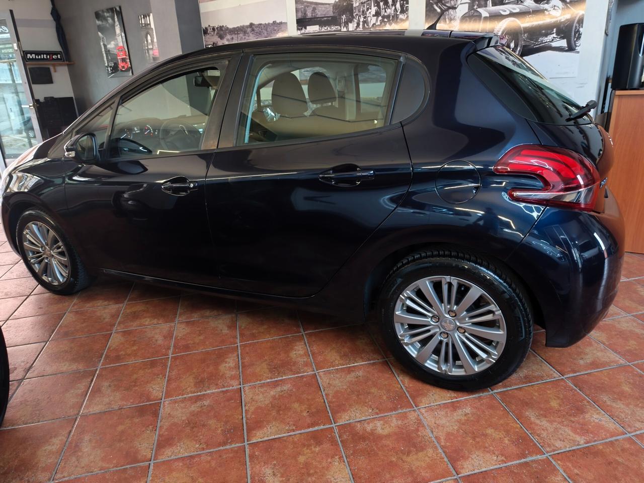 Peugeot 208 1.6 diesel 75CV FULL OPTIONAL