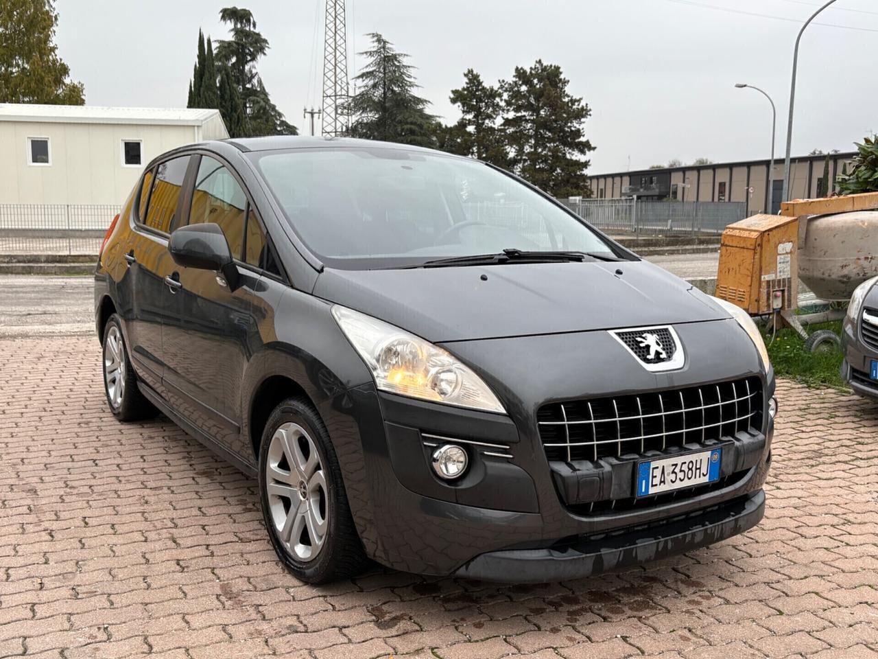 Peugeot 3008 1.6 HDi 110CV cambio robotizzato Business