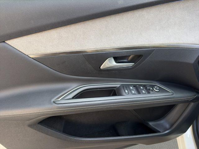 PEUGEOT 3008 1.6 Hybrid Phev 225cv e-EAT8 Allure