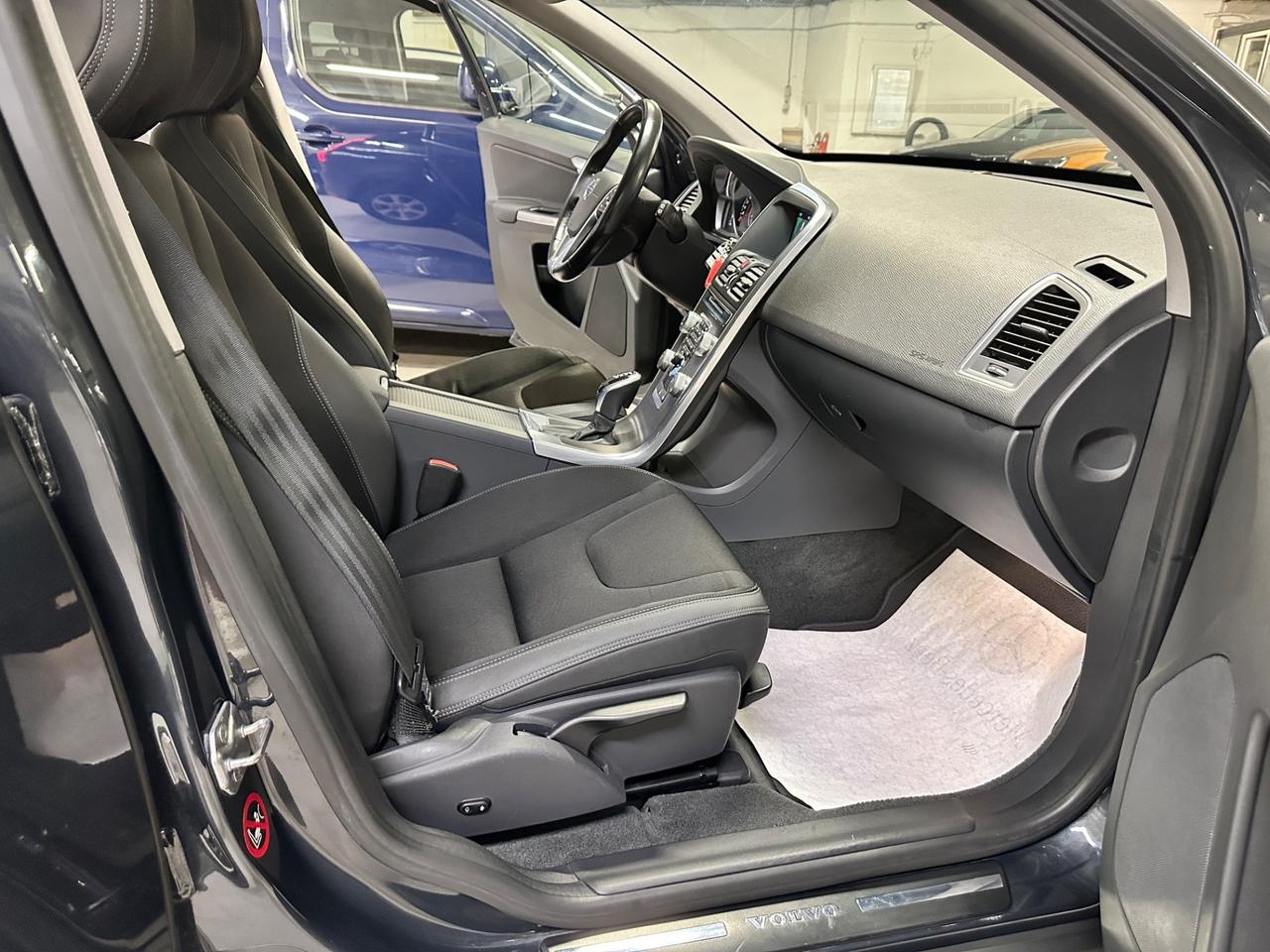 Volvo XC 60 XC60 D4 Geartronic R-design Momentum