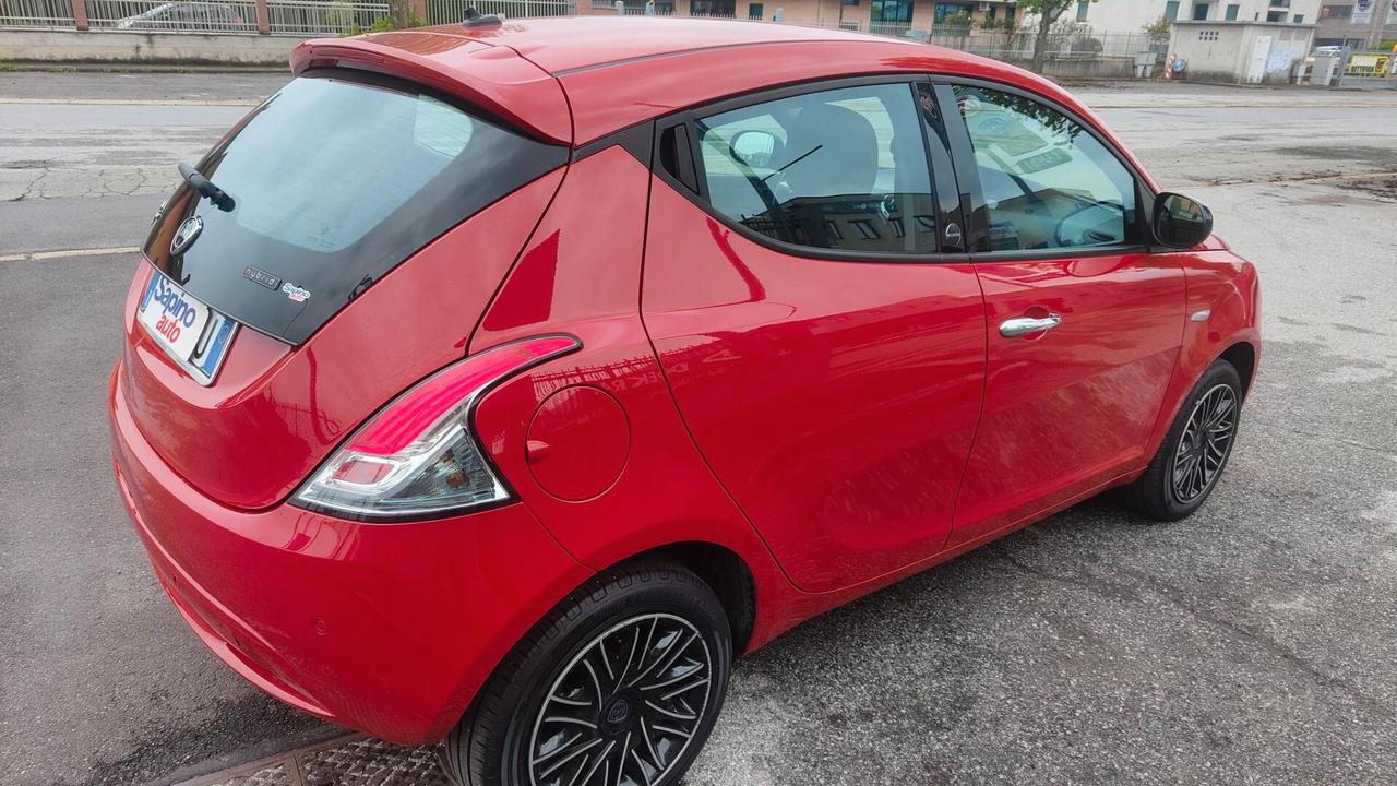 Lancia Ypsilon 1.0 FireFly 5 porte S&S Hybrid Ecochic Gold