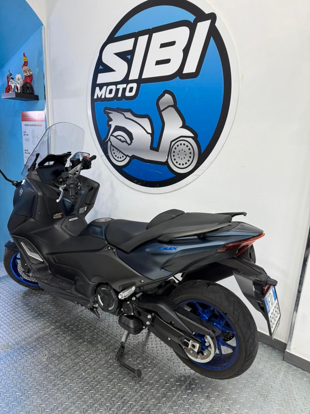 YAMAHA T-MAX 560