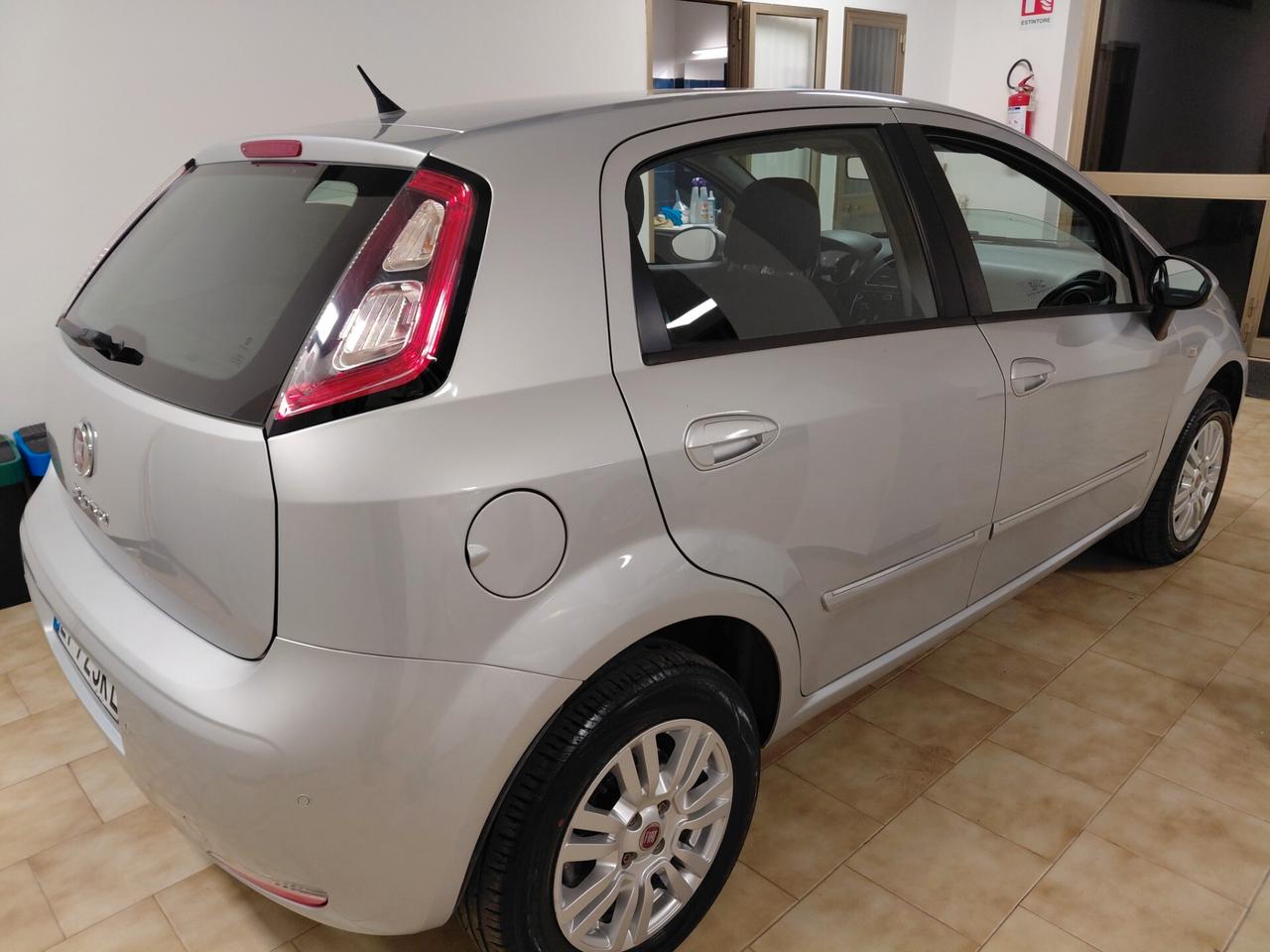 FIAT PUNTO ANNO 2015 BZ METANO ADATTA NEOPATENTATI KM 190 MILA