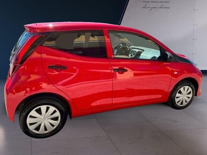Toyota Aygo Aygo 5p 1.0 x-clusiv red pack m-mt 72cv