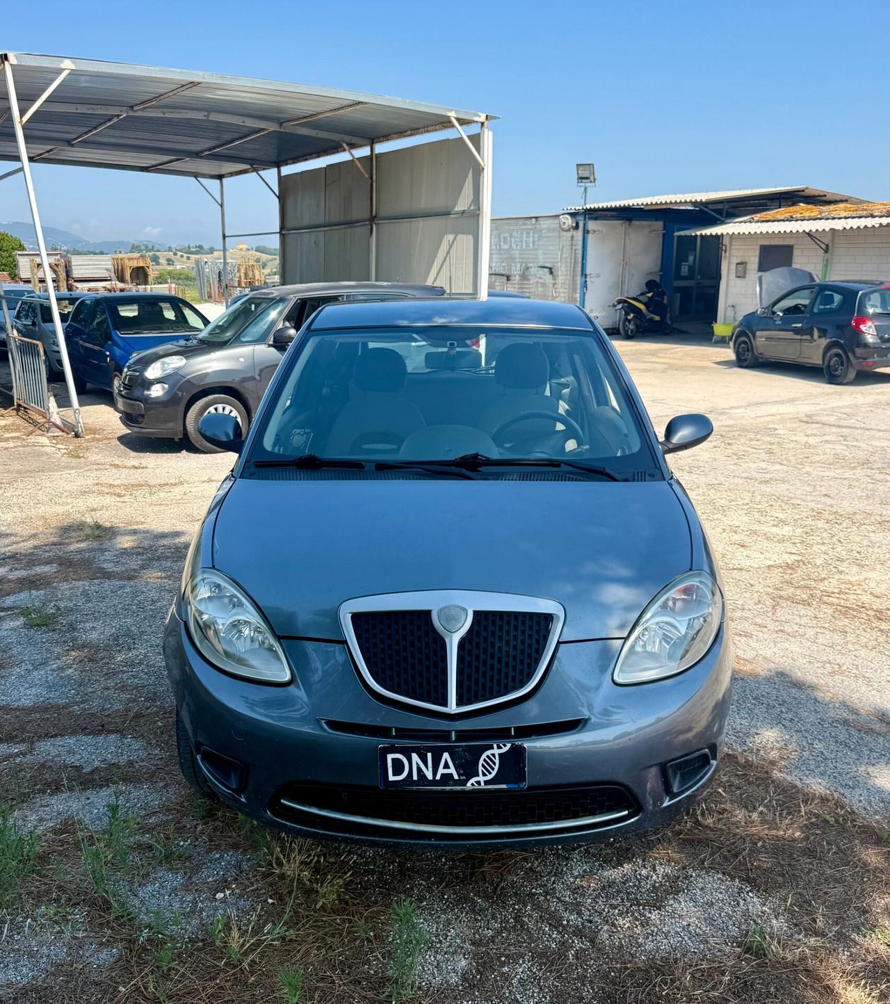 Lancia Ypsilon 1.2 Benzina/Metano NEOPATENTATI