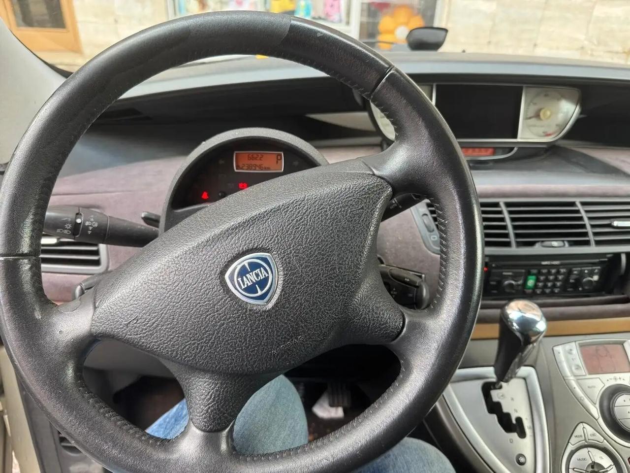 Lancia Phedra 2.2 MJT Platino
