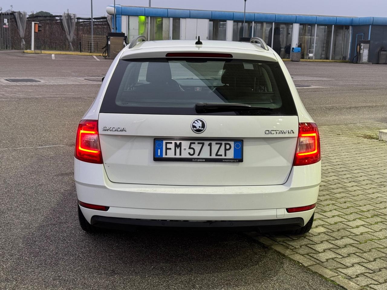 Skoda Octavia 1.6 TDI 2018 automatico Autocarro n1 4 posti