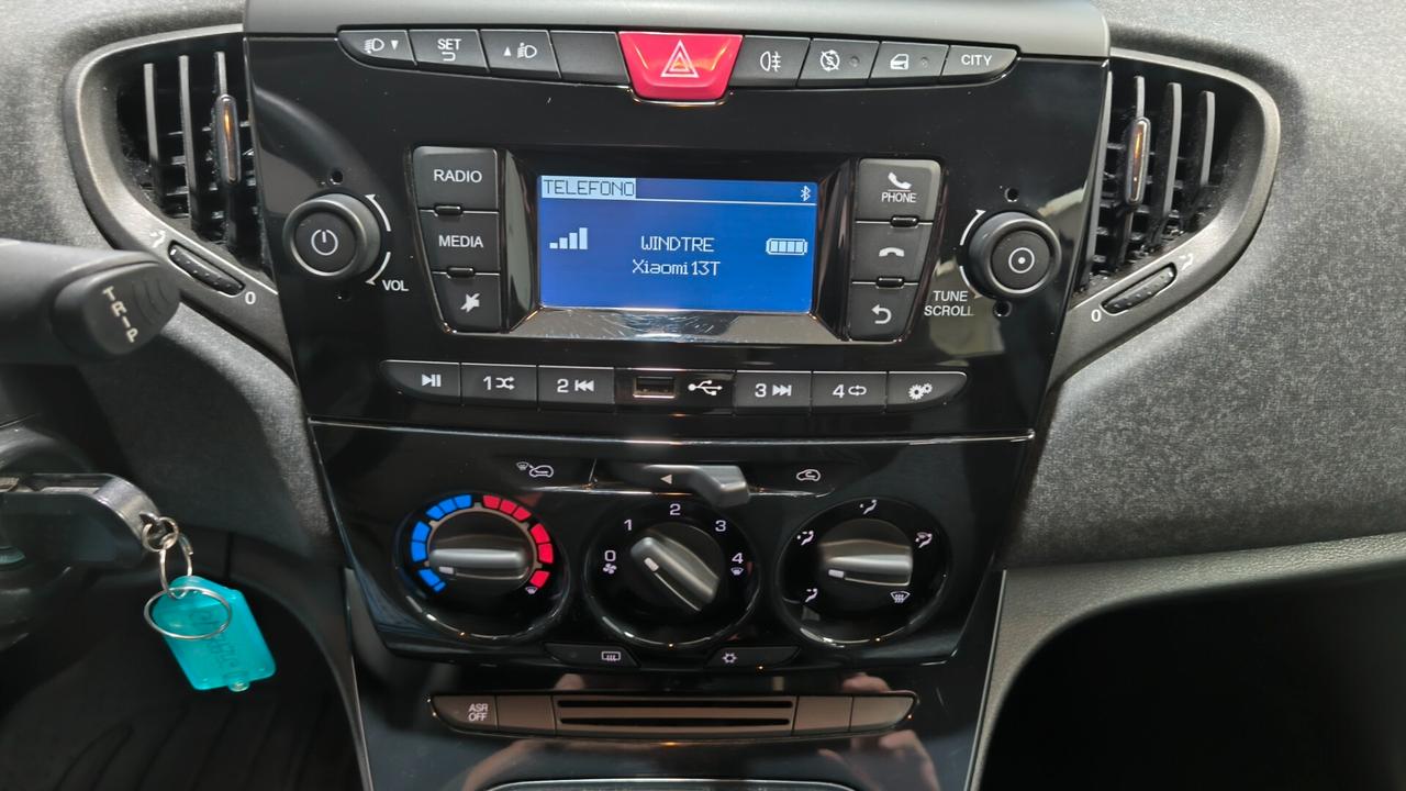 Lancia Ypsilon 1.0 FireFly 5 porte S&S Hybrid Ecochic Silver