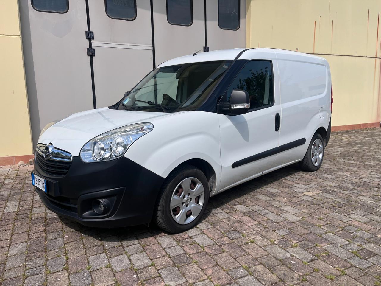 OPEL COMBO 2016 IVA ESPOSTA