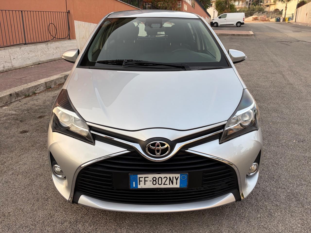 Toyota Yaris 1.0 benz ideale per neopatentati
