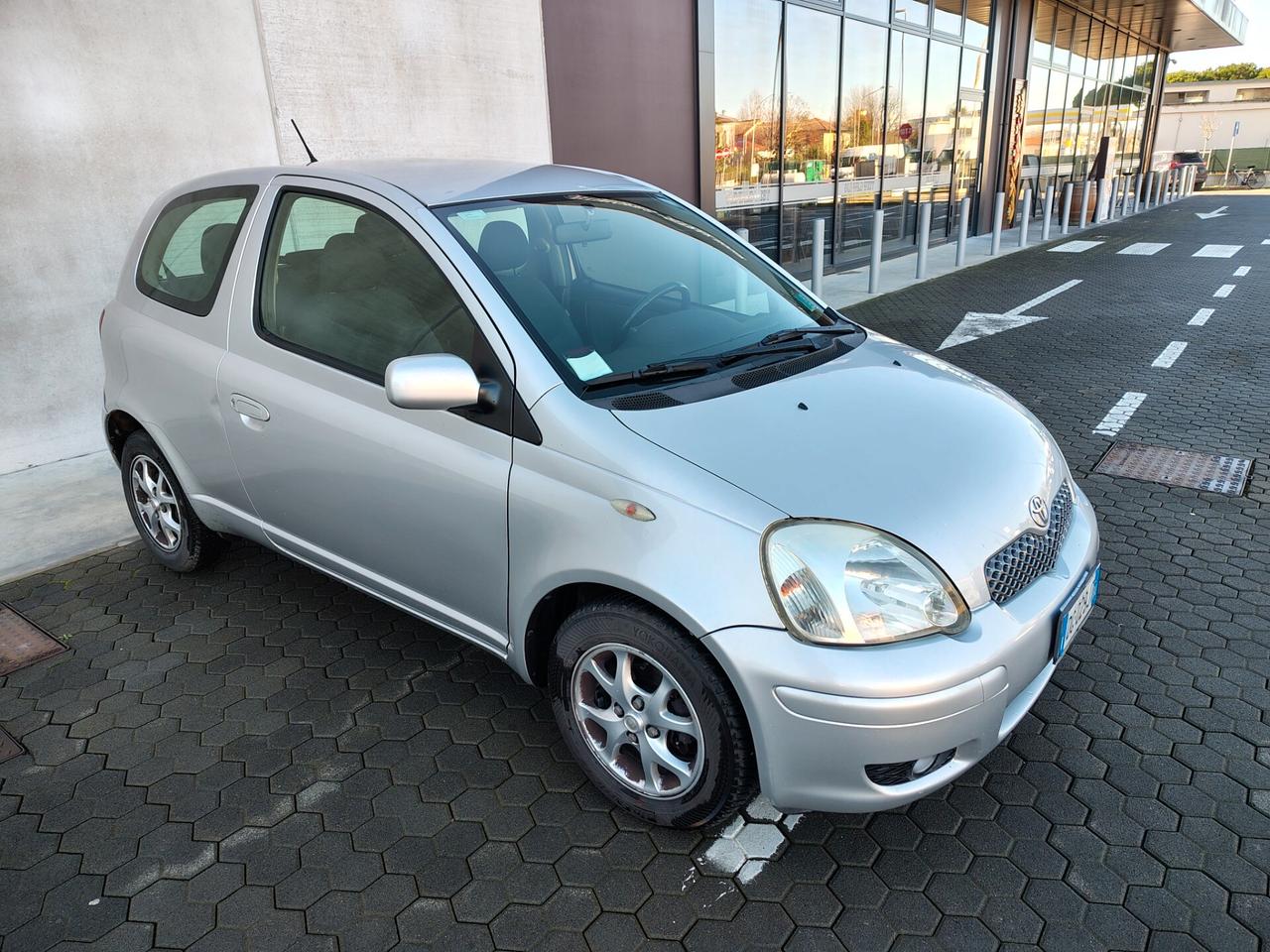 Toyota Yaris 1.3i 16V cat 3 porte Sol