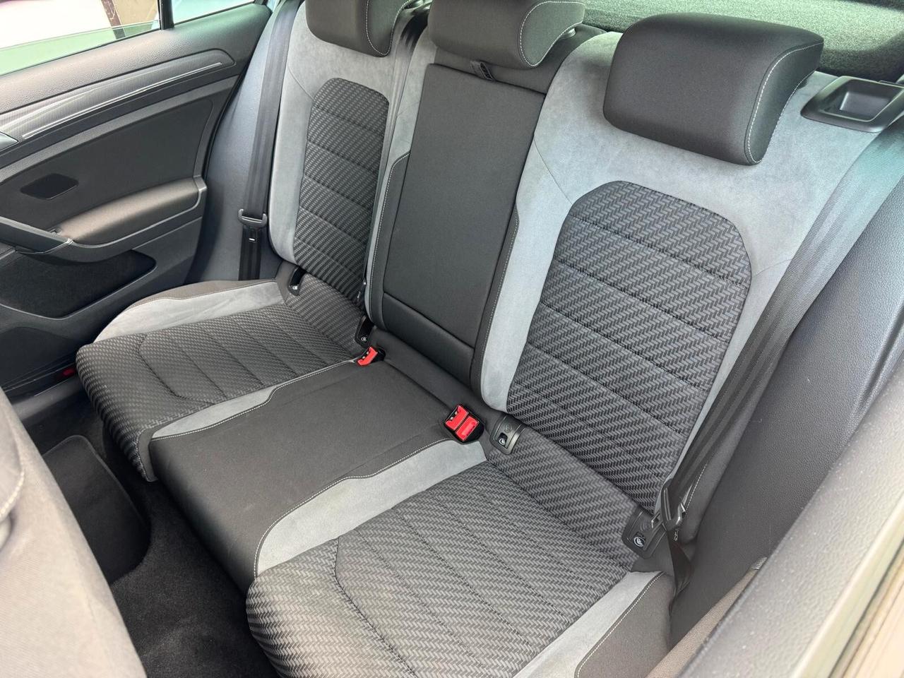 Volkswagen Golf 1.5 TSI ACT 5p. R-LINE