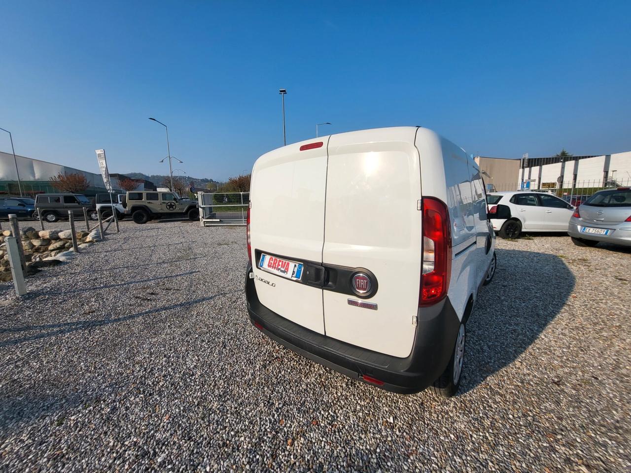 Fiat Doblo furgone con gancio