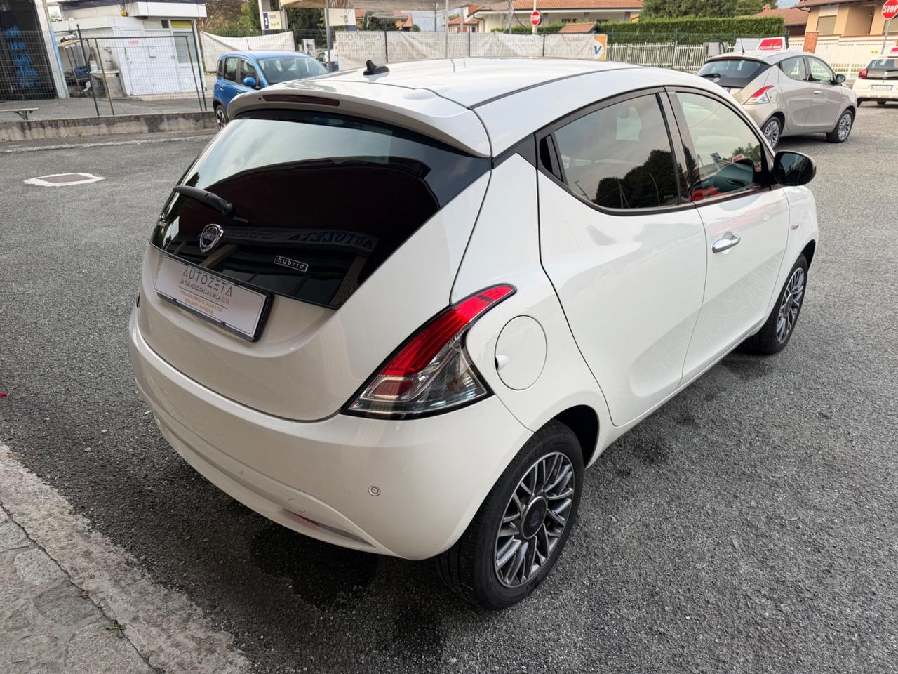 Lancia Ypsilon 1.0 Hybrid Gold
