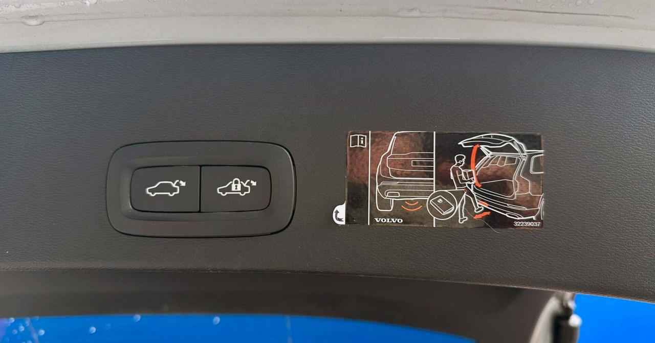 Volvo XC40 T5 Plug-in Hybrid Inscription Expression Tetto Apribile Interni in Pelle Unicopro. Fatturaabile