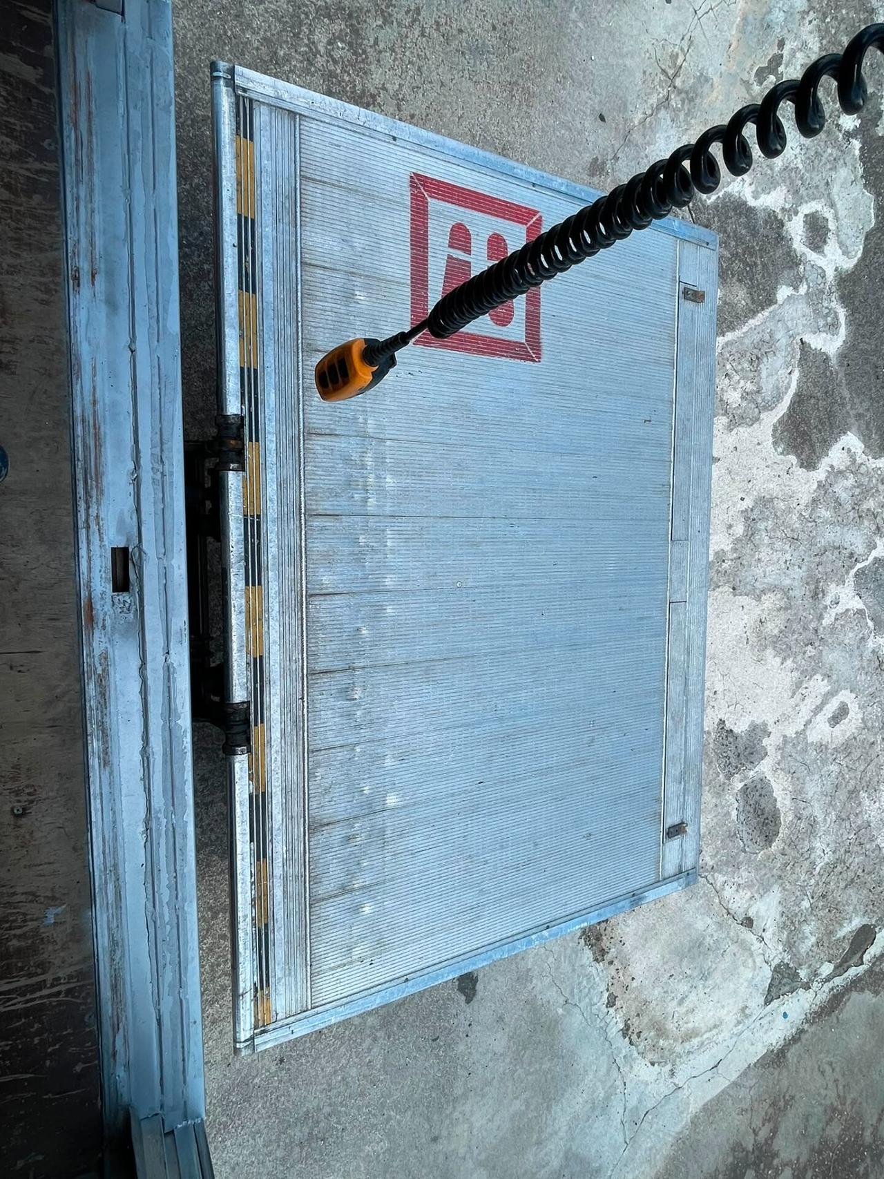 IVECO DAILY FURGONE CASSA E SPONDA IDRAULICA 35C13