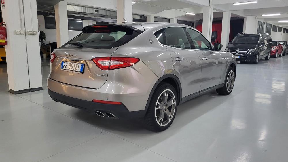 Maserati Levante 3.0 V6 275cv auto