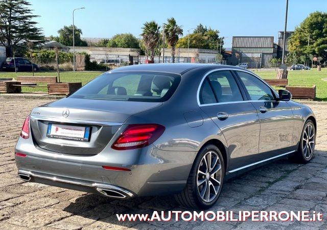 MERCEDES-BENZ E 220 d Sport (Virtual/Navi/Retro/LED)